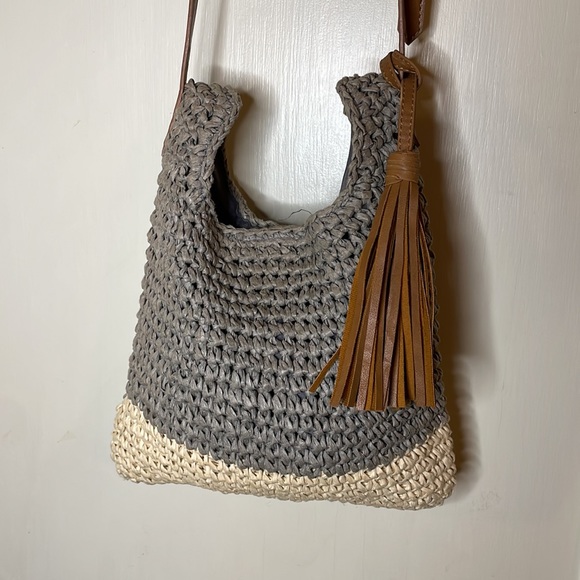 💥 2/$20 EUC Straw Colorblock Crossbody - Picture 3 of 6